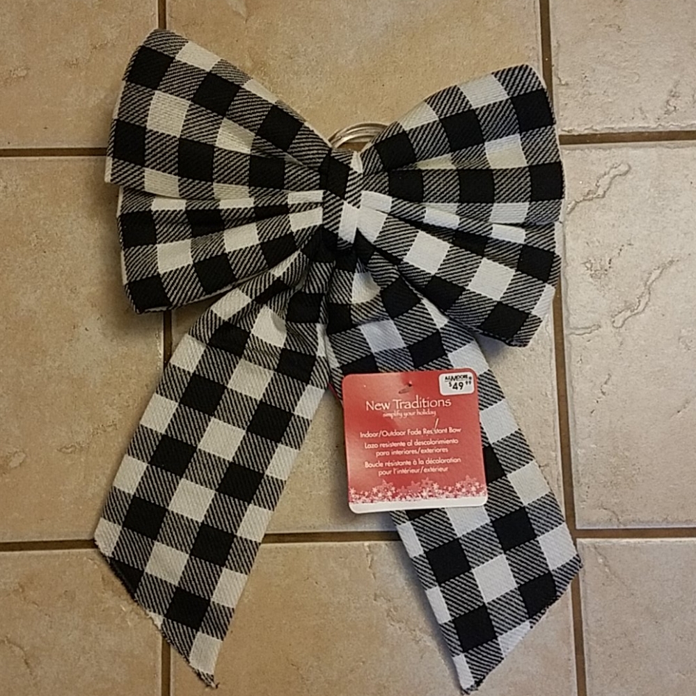 New Traditions black and white plaid oversized bow